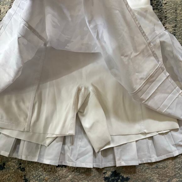 SPANX The Get Moving Pleated Skort - Picture 6 of 6